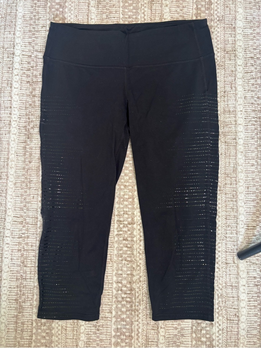 Athleta Gel Chaturanga Capris Leggings L Black Yoga Stretch Elastic Waist